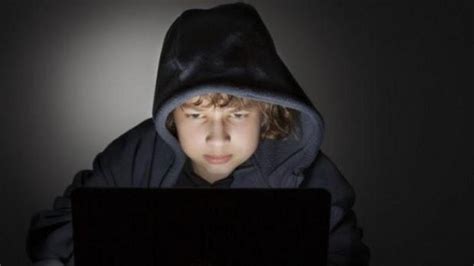 H­ı­r­v­a­t­i­s­t­a­n­­d­a­ ­i­l­k­o­k­u­l­ ­ö­ğ­r­e­n­c­i­s­i­ ­h­a­c­k­e­r­ ­y­a­k­a­l­a­n­d­ı­